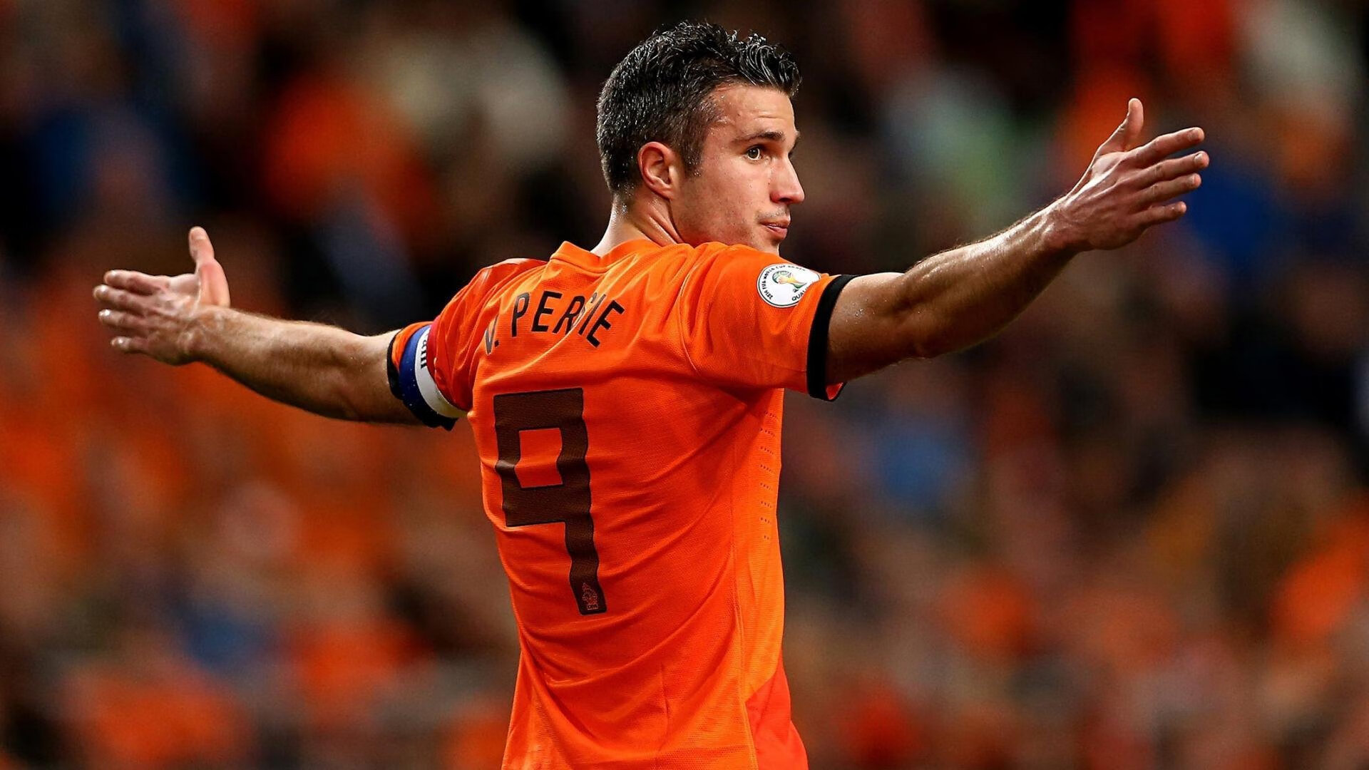 荷兰队在欧洲杯小组赛中表现不佳,最终以小组第三身份晋级淘汰赛。